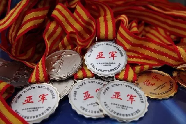 詹姆斯盛赞马克西：球技出众且为人出彩